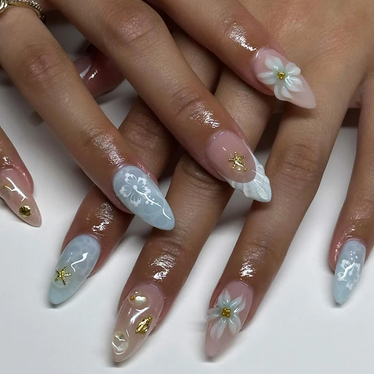 24Pcs Mid-length French Almond Press on Nails Tips 3D Flower Starfish French Fake Nails White Gradient Wearable False Nails Art