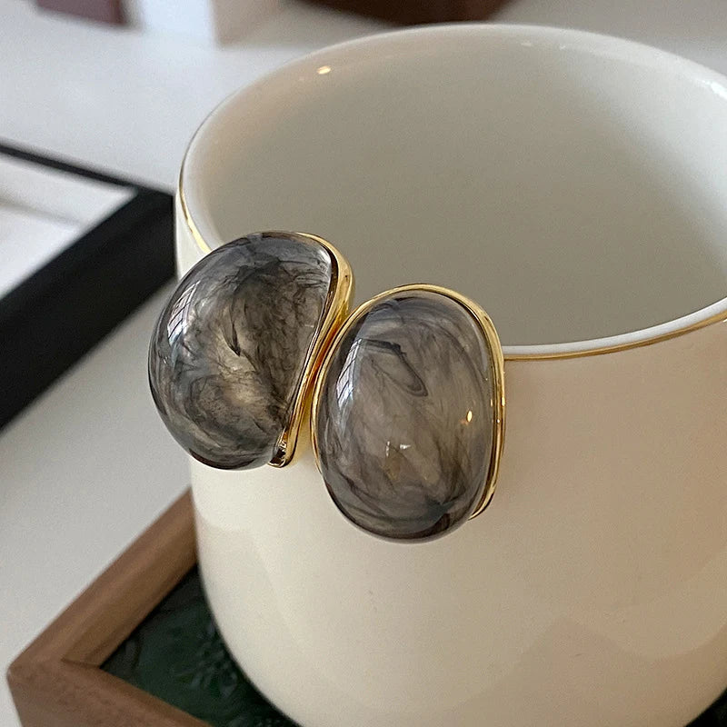 French Retro Brown Resin Water Drop Stud Earrings for Women Luxury Oval C-Shaped Earrings Fashion Charms Jewelry Gifts 2025 New