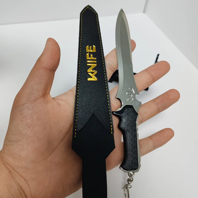 18cm Leon Knife Toy Sword with Holster Game Peripherals Outdoor Fun Safety Unsharpened Desktop Ornament Gifts Pendant