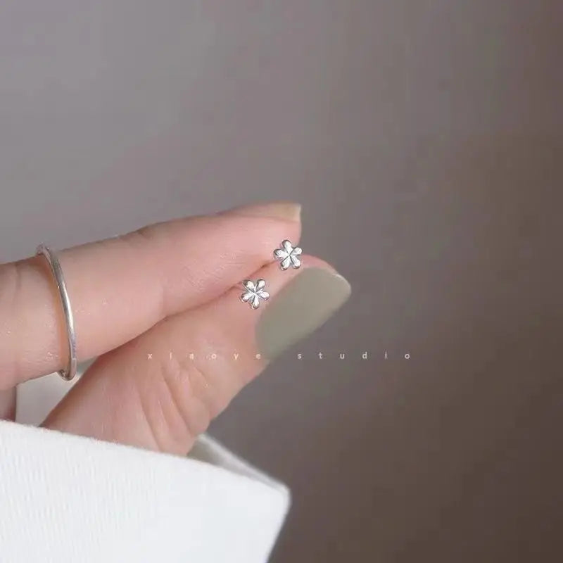 Girls' Minimalist Simple Stud Earrings Simple Little Flower Golden/White Nail Female Trendy Piercing Ear Accessories Cute Gifts