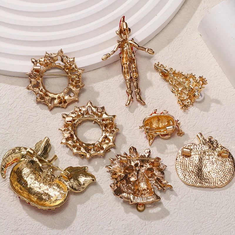 Christmas Brooch, Christmas Tree Wreath Bell Pumpkin Pin, Men's and Women's Accessories Holiday Gifts
