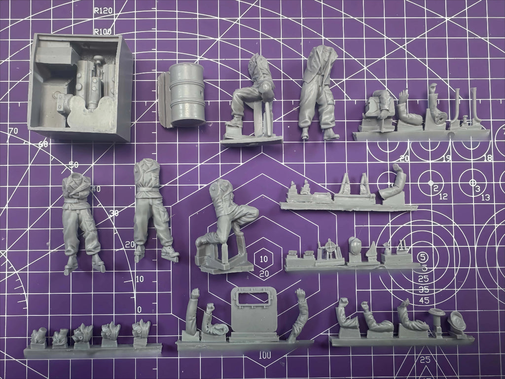 1:35 Resin Model Assembly Kit, GK, Tank Maintenance Team, Unpainted Needs To Be Assembled (excluding Pipelines)