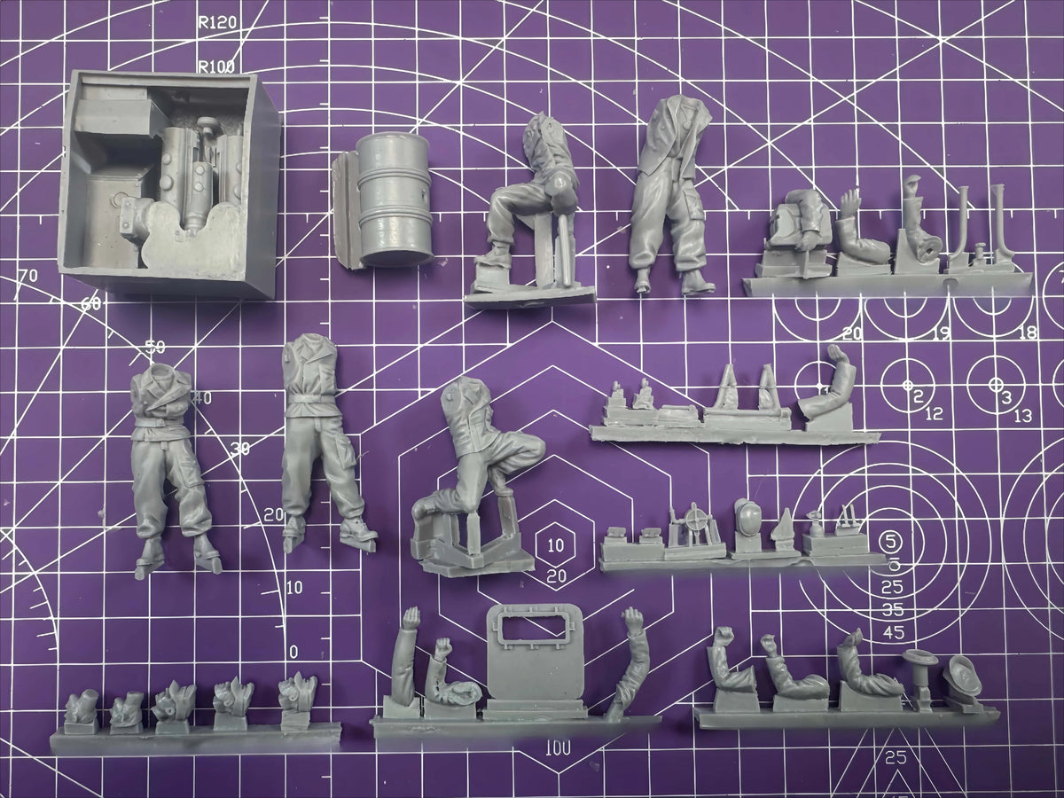 1:35 Resin Model Assembly Kit, GK, Tank Maintenance Team, Unpainted Needs To Be Assembled (excluding Pipelines)