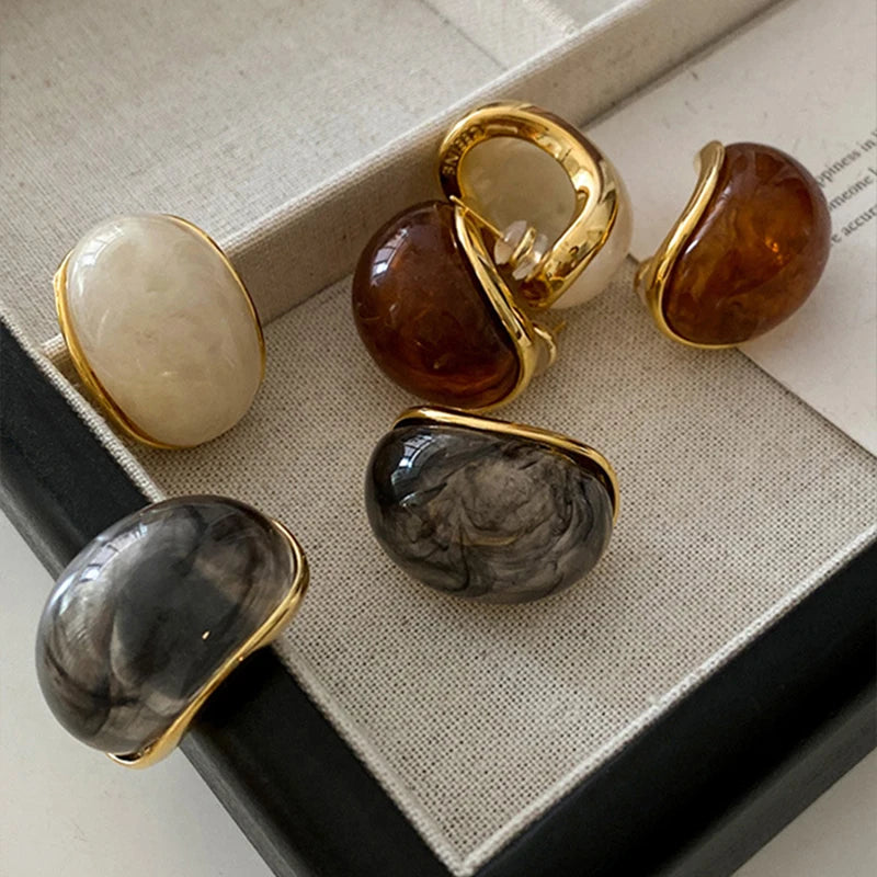 French Retro Brown Resin Water Drop Stud Earrings for Women Luxury Oval C-Shaped Earrings Fashion Charms Jewelry Gifts 2025 New