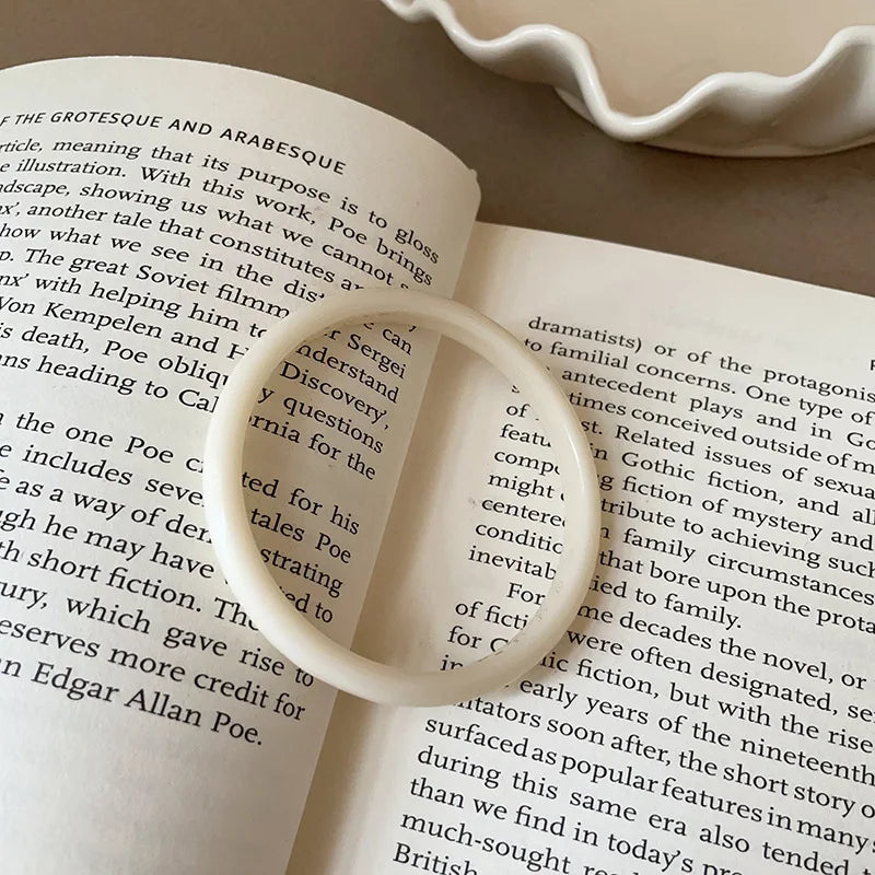 INS Round Tortoiseshell White Resin Bracelet French Vintage Y2k Elegant Jewelry for Women Summer Fashion Holiday Gift  Bangle