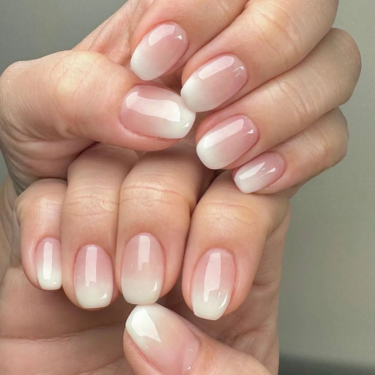 24Pcs Simple Square Head Fake Nail with nude design White Gradient French Press on False Nails Short Full Cover Nail Tips