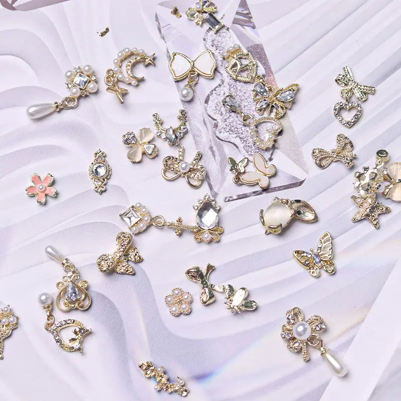 1 Bag Random Luxury Nail Art Dangle Jewelry  (Heart Bowknot)  Mixed Style 3D Nail Art Charms Tassel Design Alloy Nail Art Dangle