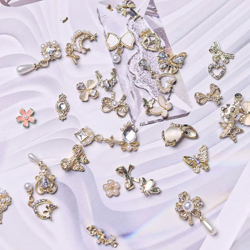 1 Bag Random Luxury Nail Art Dangle Jewelry  (Heart Bowknot)  Mixed Style 3D Nail Art Charms Tassel Design Alloy Nail Art Dangle