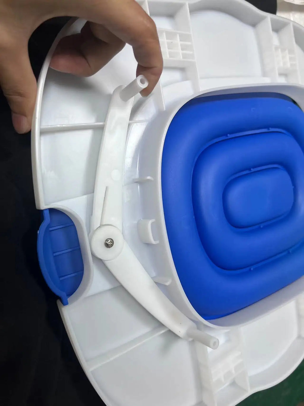 The Fourth Generation New Environmentally Friendly Cat Toilet Trainer, a Cat Environmentally Friendly Toilet