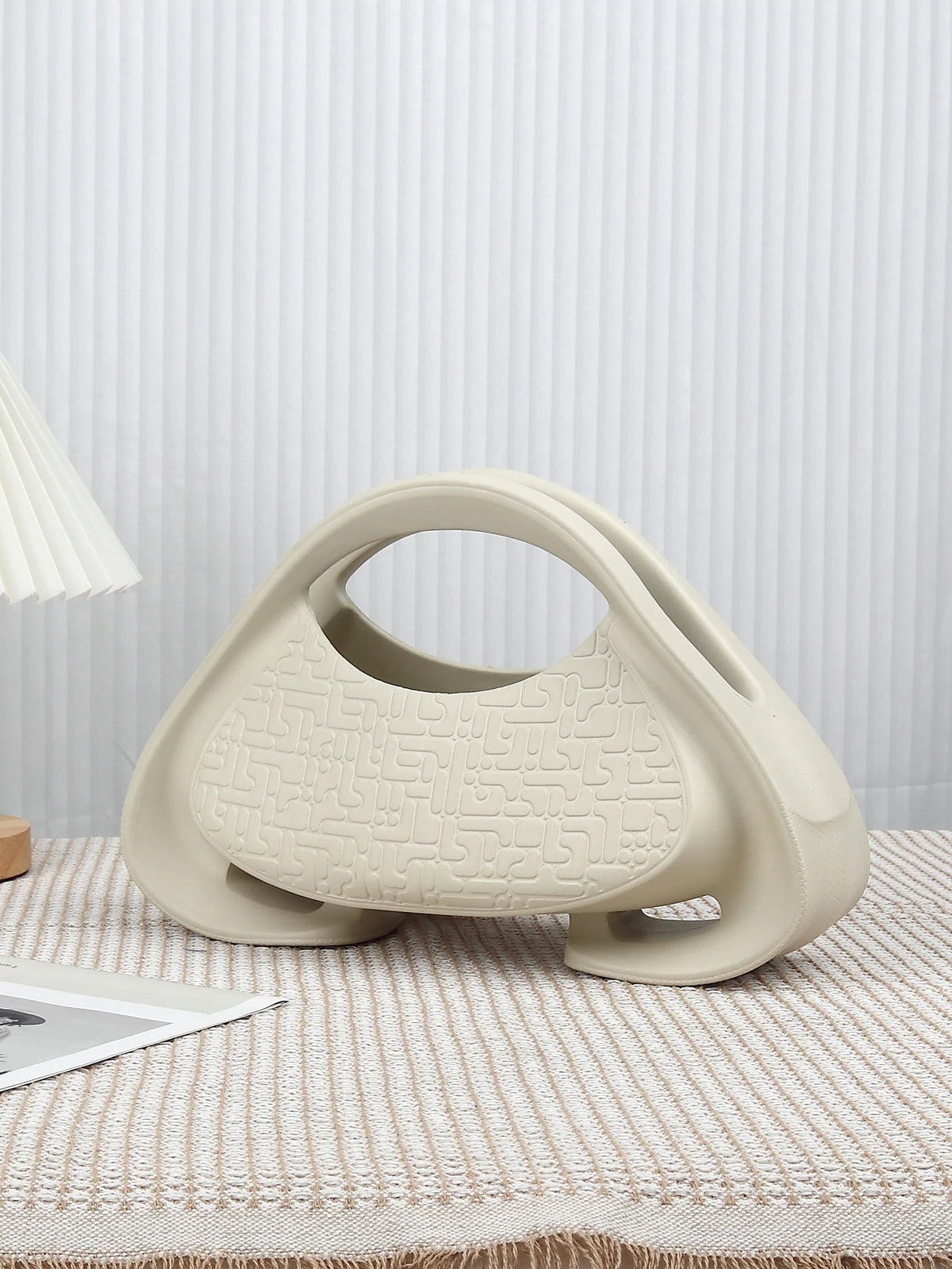 Unique Handheld Bag for Women's 2024 New Versatile Handheld Saddle Bag with a Small Texture for Casual Crossbody Bag