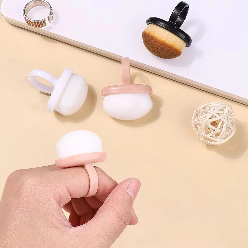 1Pcs Plastic Nails Art Dust Cleaning Brush Buckle Brush Oval Gel Dust Cleaning Make Up Ring-shaped Brush Manicure Tools