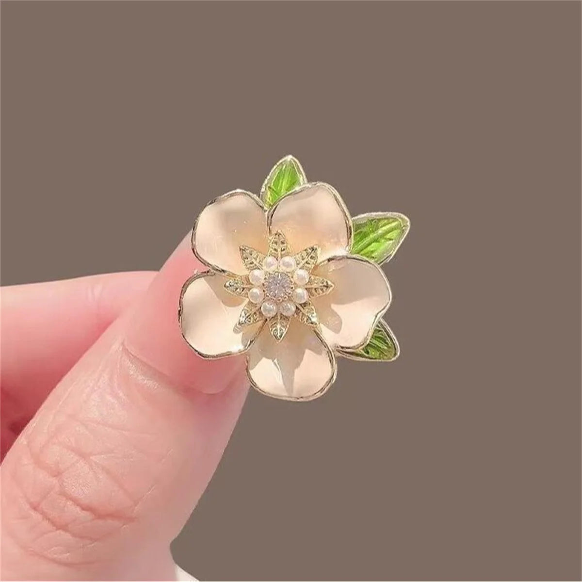 1Pc Temperament Gardenia Brooch For Men's Fashionable And Versatile Women's Exquisite Jewelry, Birthday Party banquet Gift 2024