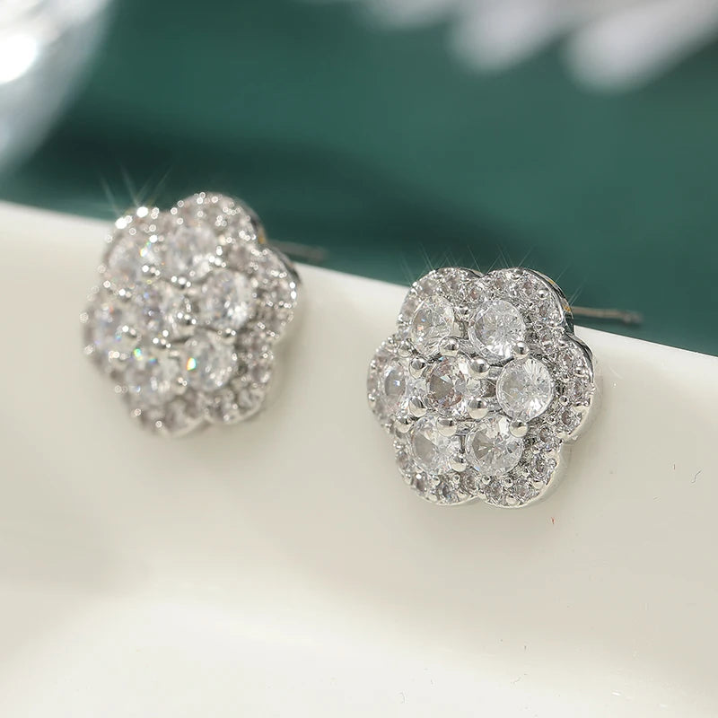 Delicate stud earrings for men and women Square accessories suitable for wedding parties go with everything