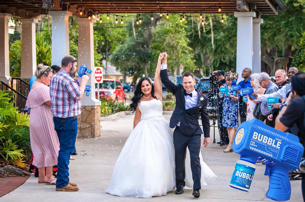 Bubble Guns Wedding Party Favors Romantic Bubble Maker for Outdoor Wedding Ceremony Photo Props Automatic Bubble Machine Blower