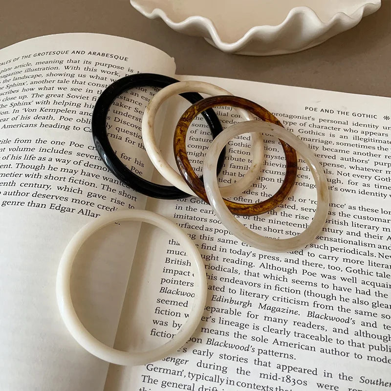 INS Round Tortoiseshell White Resin Bracelet French Vintage Y2k Elegant Jewelry for Women Summer Fashion Holiday Gift  Bangle