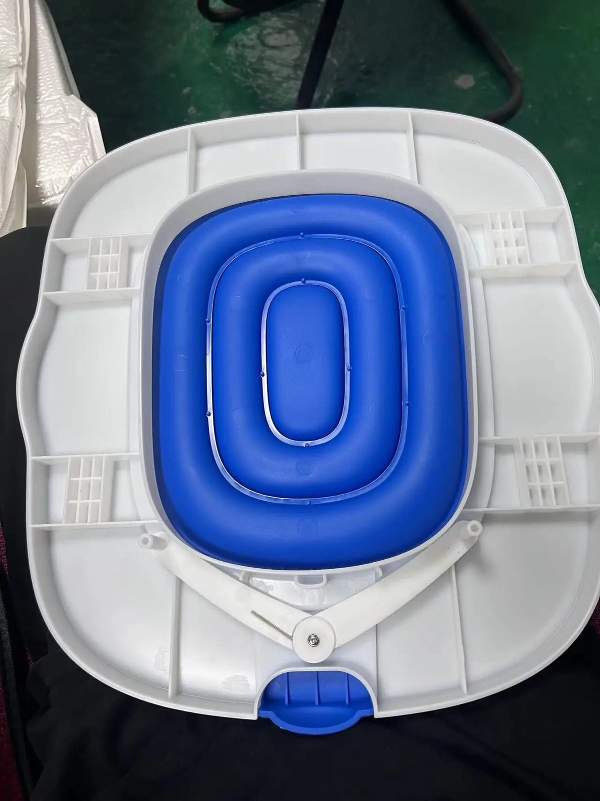 The Fourth Generation New Environmentally Friendly Cat Toilet Trainer, a Cat Environmentally Friendly Toilet