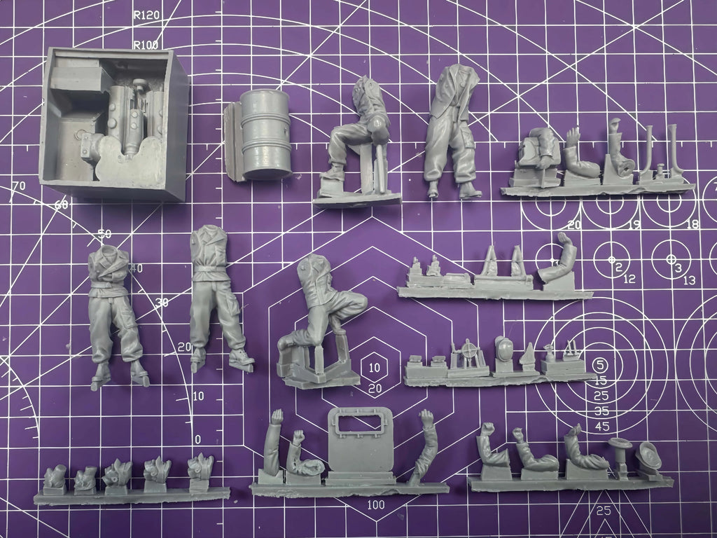 1:35 Resin Model Assembly Kit, GK, Tank Maintenance Team, Unpainted Needs To Be Assembled (excluding Pipelines)