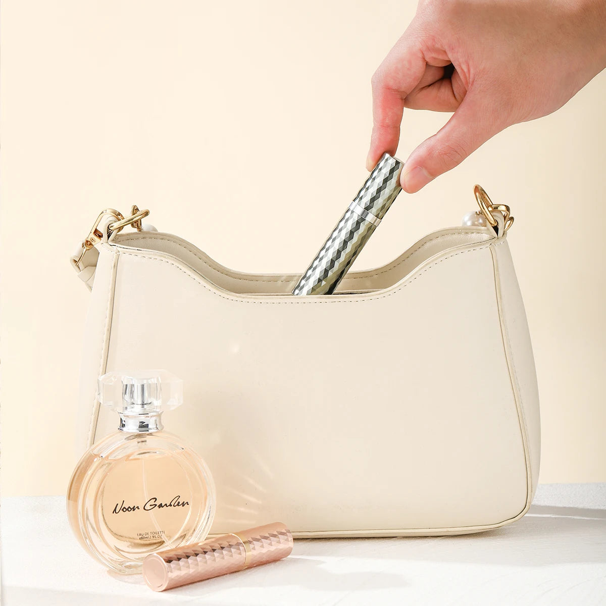 Luxury Premium Class Diamond Mini Travel Portable Bottom Filling Refillable Perfume Bottle Mini Spray Bottle 5ml Atomizer 1pcs