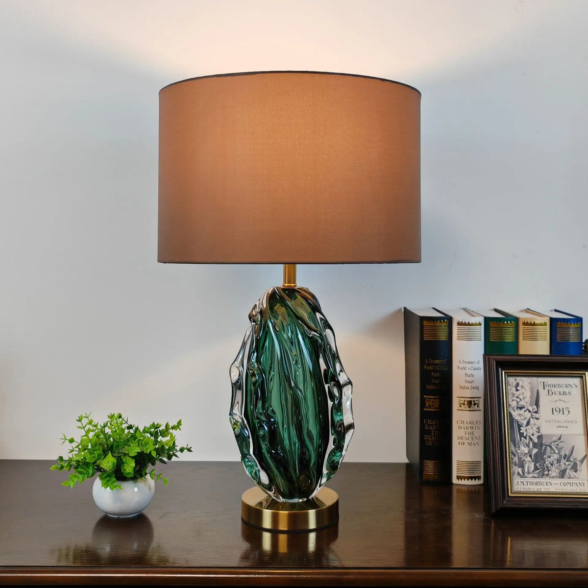 2026 Creative Glass Table Lamp Villa Living Room Luxury Advanced Green Desktop Decorative Lamp Fashion Hotel Bedside E27 Lampada