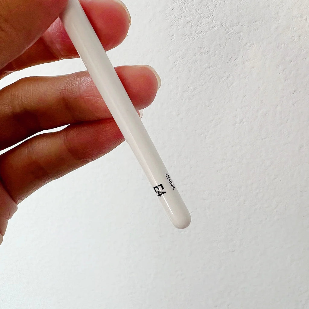 E4 Eyeshadow Shader Brush Medium Eye Makeup Brush designed for patting packing shadows onto the lids