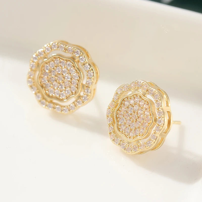 Delicate stud earrings for men and women Square accessories suitable for wedding parties go with everything