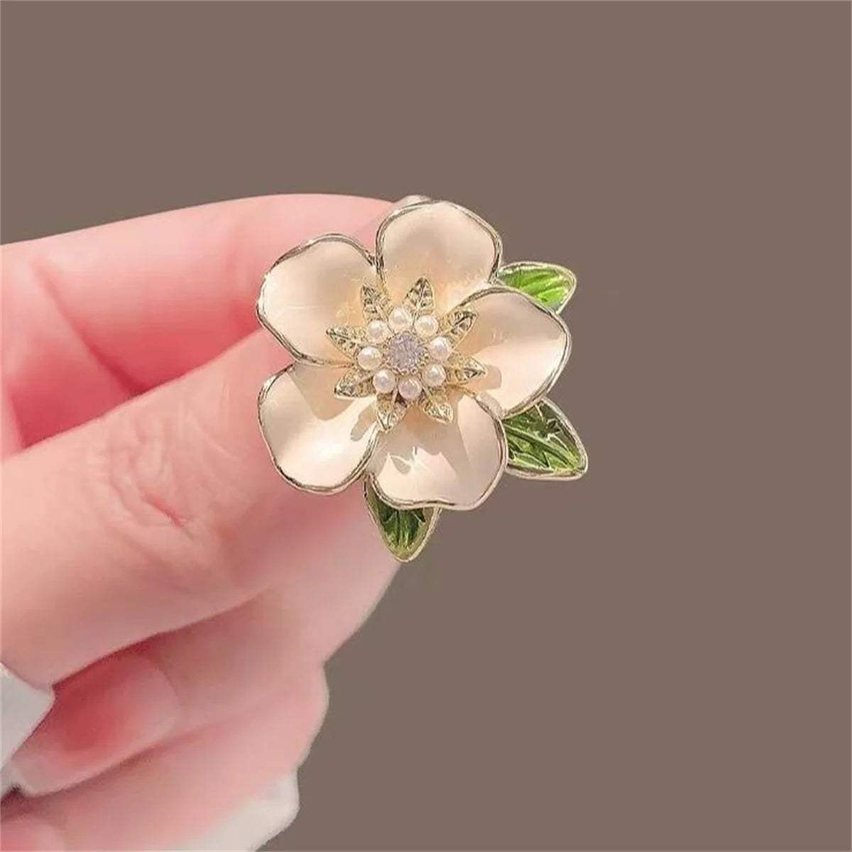 1Pc Temperament Gardenia Brooch For Men's Fashionable And Versatile Women's Exquisite Jewelry, Birthday Party banquet Gift 2024