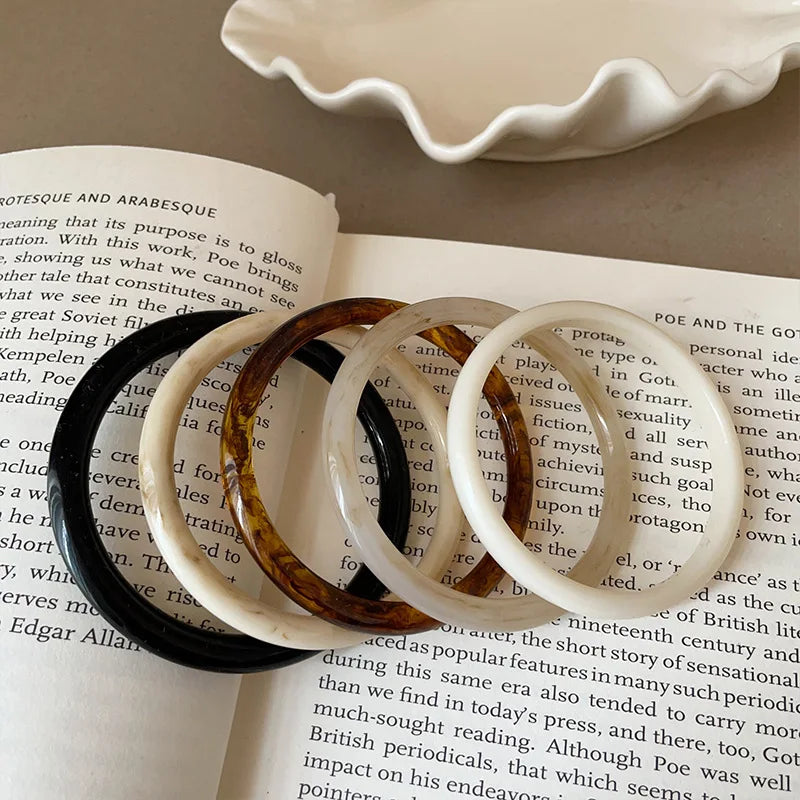 INS Round Tortoiseshell White Resin Bracelet French Vintage Y2k Elegant Jewelry for Women Summer Fashion Holiday Gift  Bangle