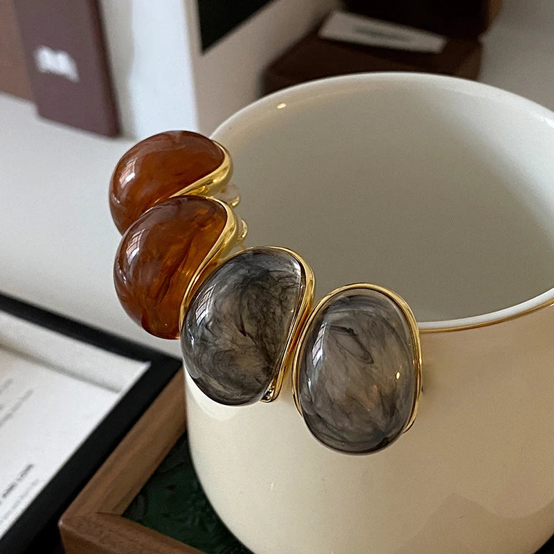 French Retro Brown Resin Water Drop Stud Earrings for Women Luxury Oval C-Shaped Earrings Fashion Charms Jewelry Gifts 2025 New
