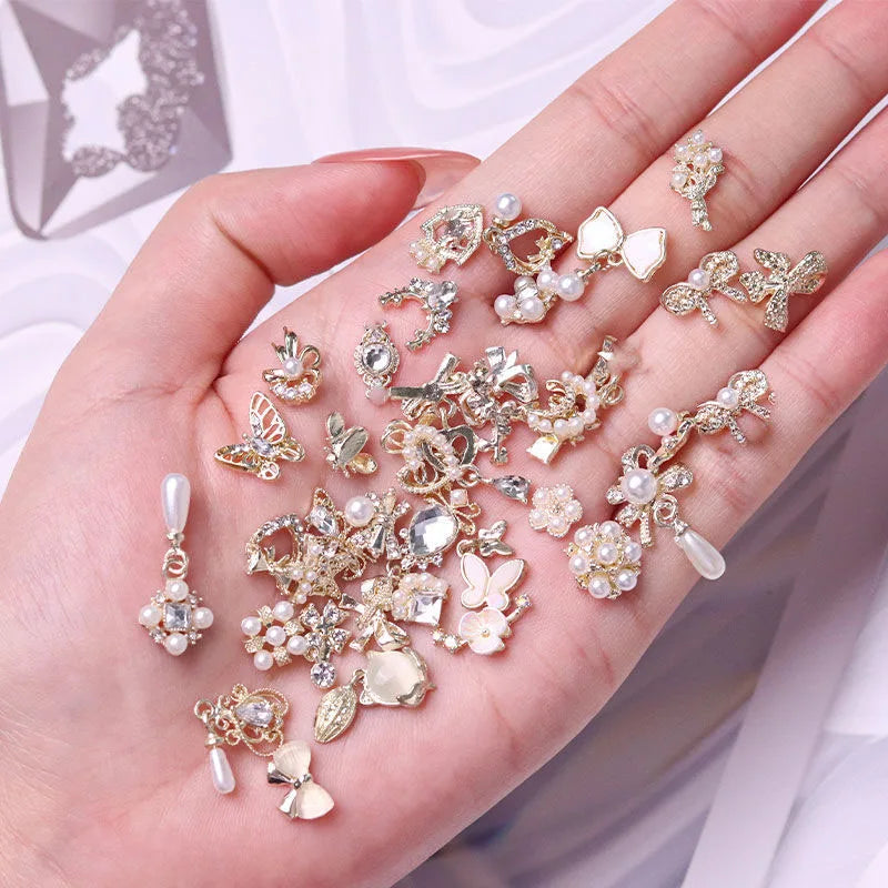 1 Bag Random Luxury Nail Art Dangle Jewelry  (Heart Bowknot)  Mixed Style 3D Nail Art Charms Tassel Design Alloy Nail Art Dangle