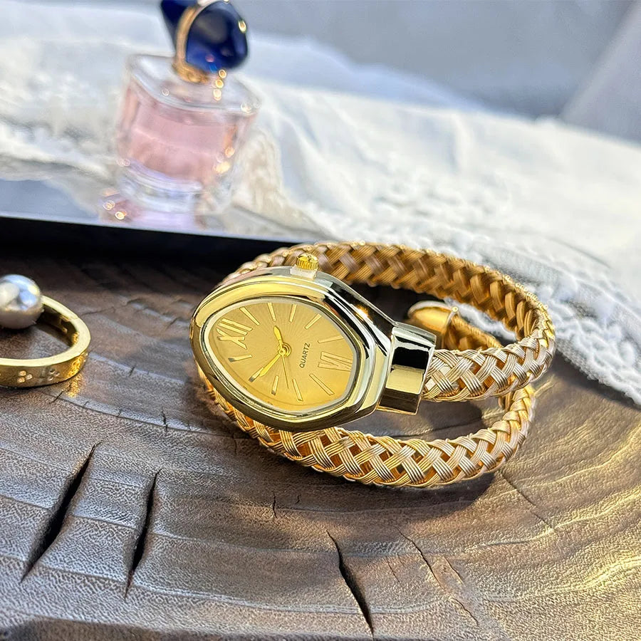 Simplified Design Hollow Snake Wrapping Open Bracelet Elegant Quartz Watch for Women Luxury Fashionable Wristwatch