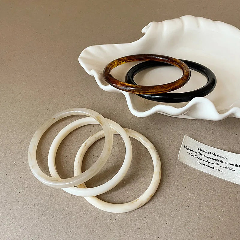 INS Round Tortoiseshell White Resin Bracelet French Vintage Y2k Elegant Jewelry for Women Summer Fashion Holiday Gift  Bangle