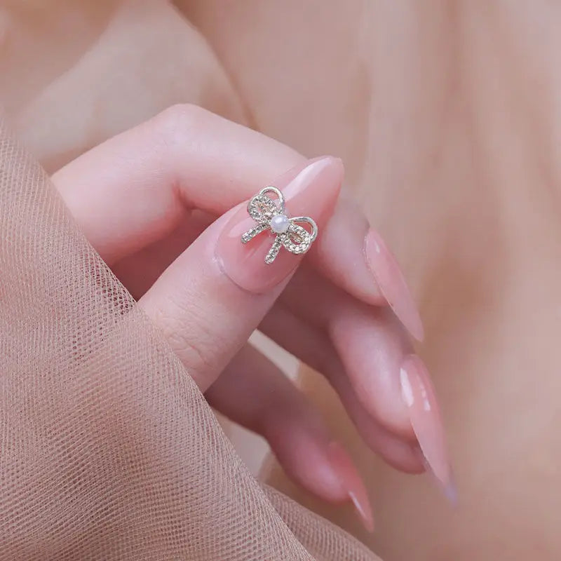 1 Bag Random Luxury Nail Art Dangle Jewelry  (Heart Bowknot)  Mixed Style 3D Nail Art Charms Tassel Design Alloy Nail Art Dangle
