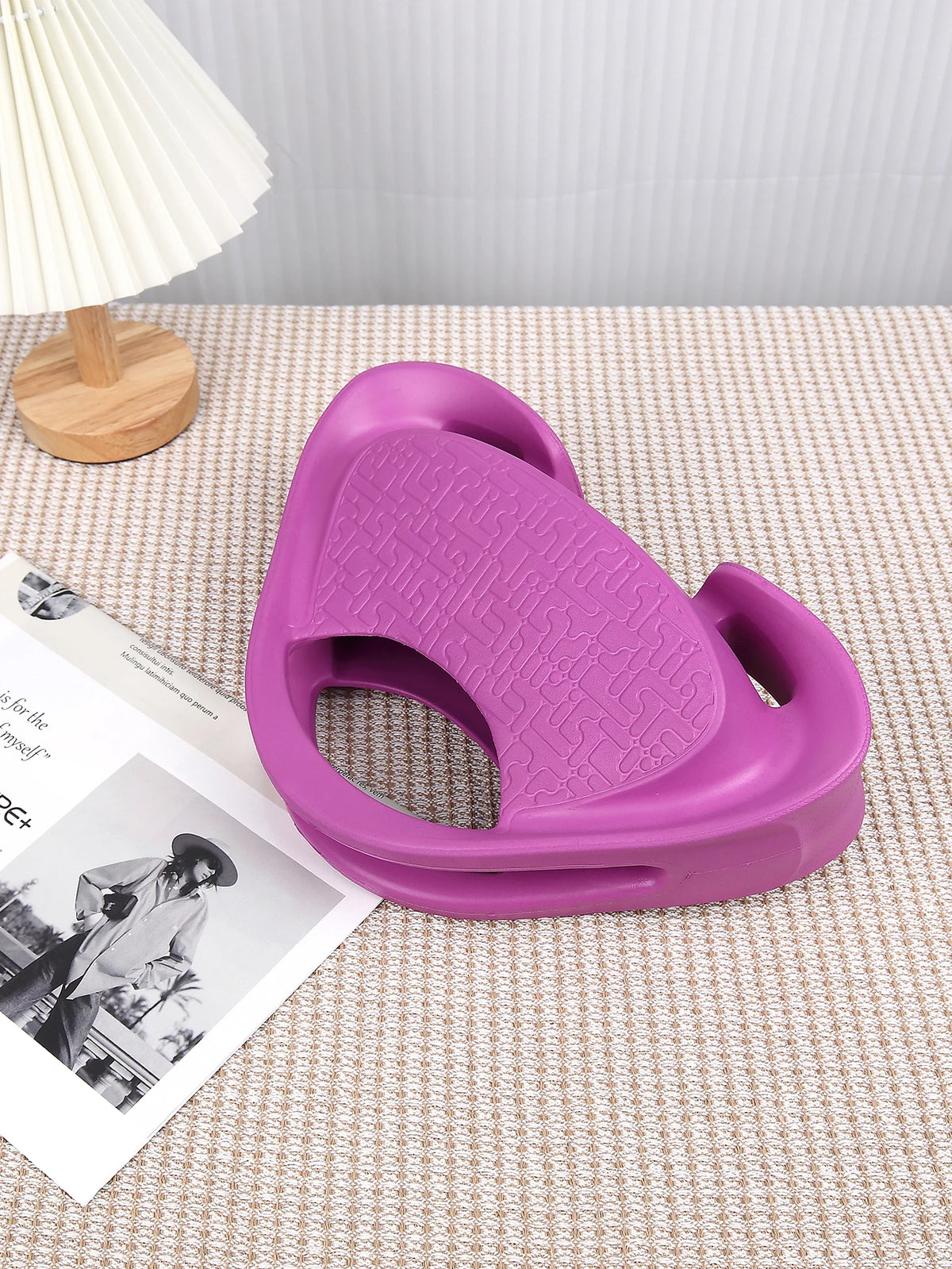 Unique Handheld Bag for Women's 2024 New Versatile Handheld Saddle Bag with a Small Texture for Casual Crossbody Bag