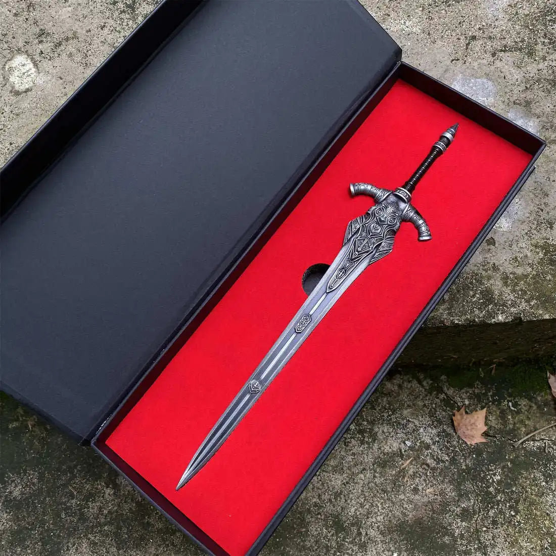 30cm Game Peripheral Wolf Knight Greatsword Desktop Ornament Model Knife Toy Unsharpened Decorations Sword Gifts Collections