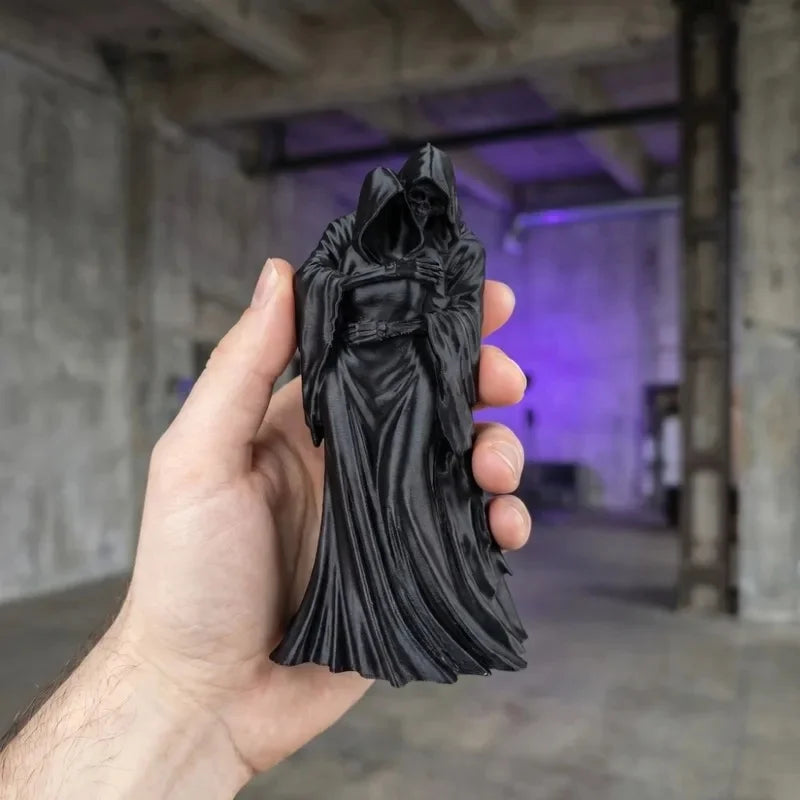 1pc Halloween Ghost Ornament，Dark-Style Grim Reaper Embracing Small Statue，Home Bookshelf Desktop Craft Decor Ornament