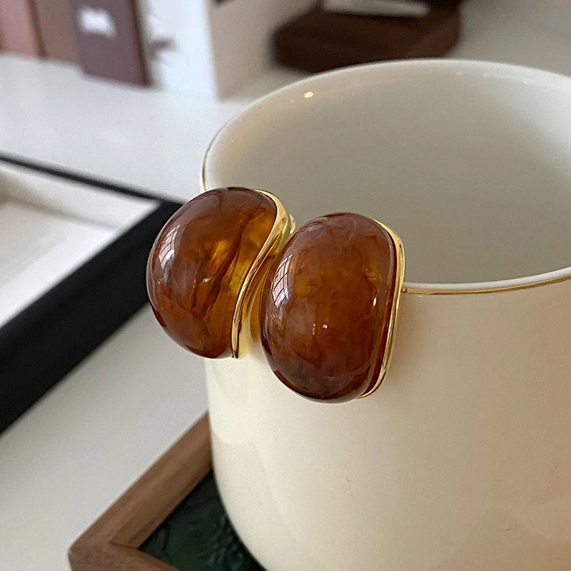 French Retro Brown Resin Water Drop Stud Earrings for Women Luxury Oval C-Shaped Earrings Fashion Charms Jewelry Gifts 2025 New
