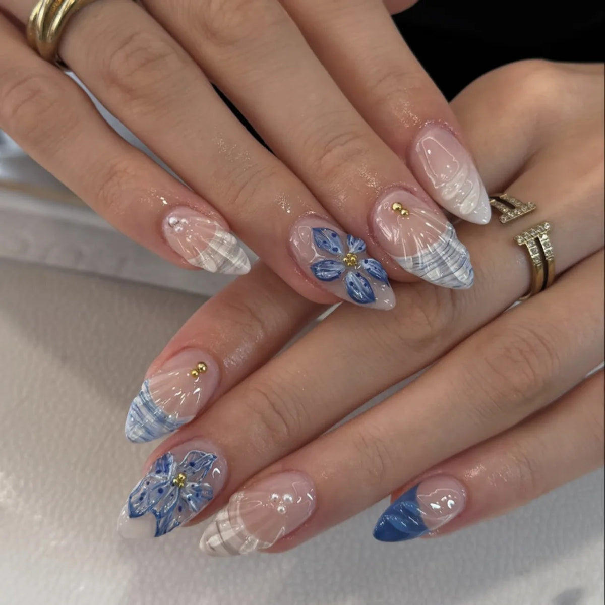 24Pcs Mid-length French Almond Press on Nails Tips 3D Flower Starfish French Fake Nails White Gradient Wearable False Nails Art