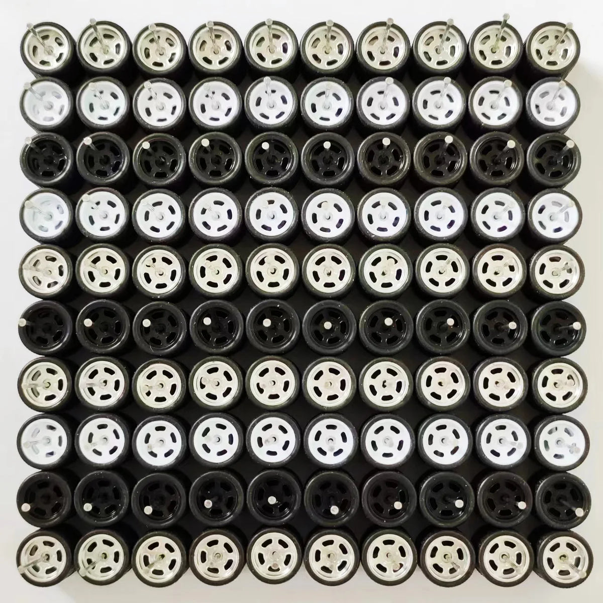 50 Sets 1/64 Wheels Pack with Rubber Tires Axles for 1:64 Matchbox Domeka Hotwheel Diecast Car Model Cars Wholesale