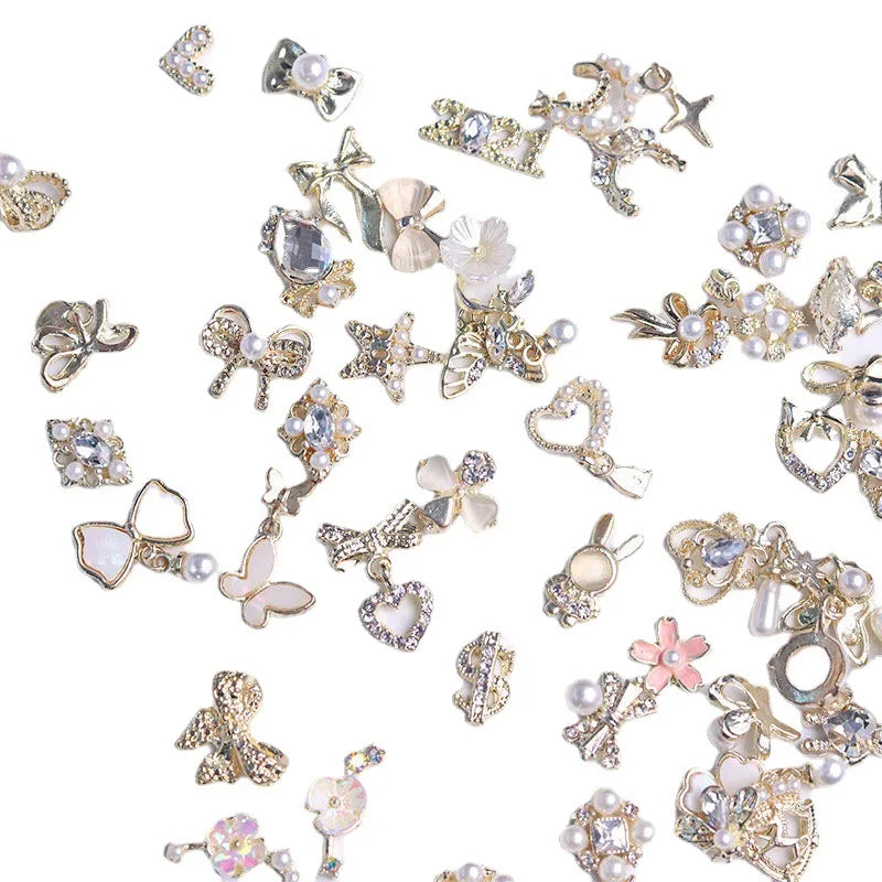 1 Bag Random Luxury Nail Art Dangle Jewelry  (Heart Bowknot)  Mixed Style 3D Nail Art Charms Tassel Design Alloy Nail Art Dangle